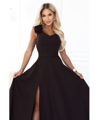  643-10 Elegancka wieczorowa suknia maxi z rozcięciem i różami - czekoladowy brąz 