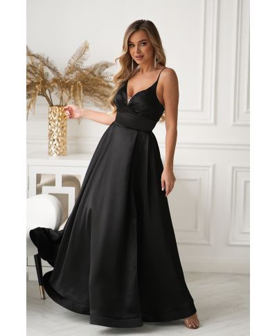 Vestito Lungo Satinato Nero con Spacco e Schiena Regolabile – Ravenna