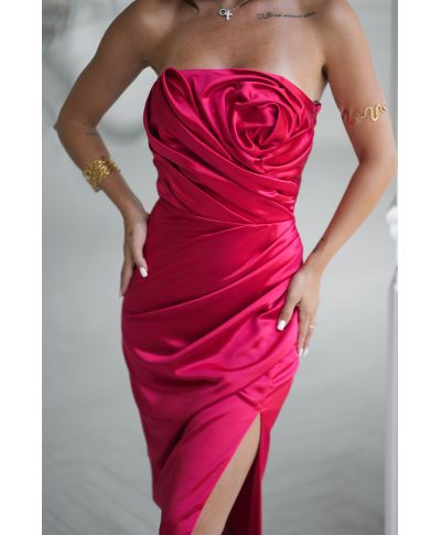 Abito lungo satinato rosso con rosa drappeggiata e Spacco - ROSE