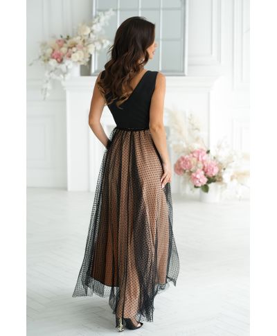 Abito lungo nero-beige con tulle e rosa – elegante creazione da sera con spacco