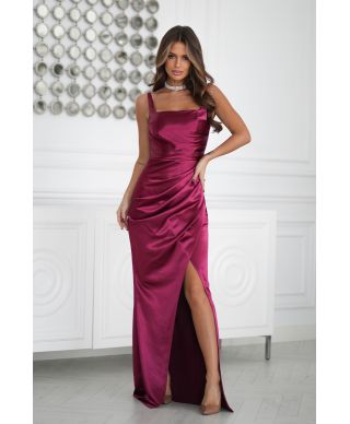 Vestito lungo satinato bordeaux con scollo quadrato – Raffinatezza e femminilità