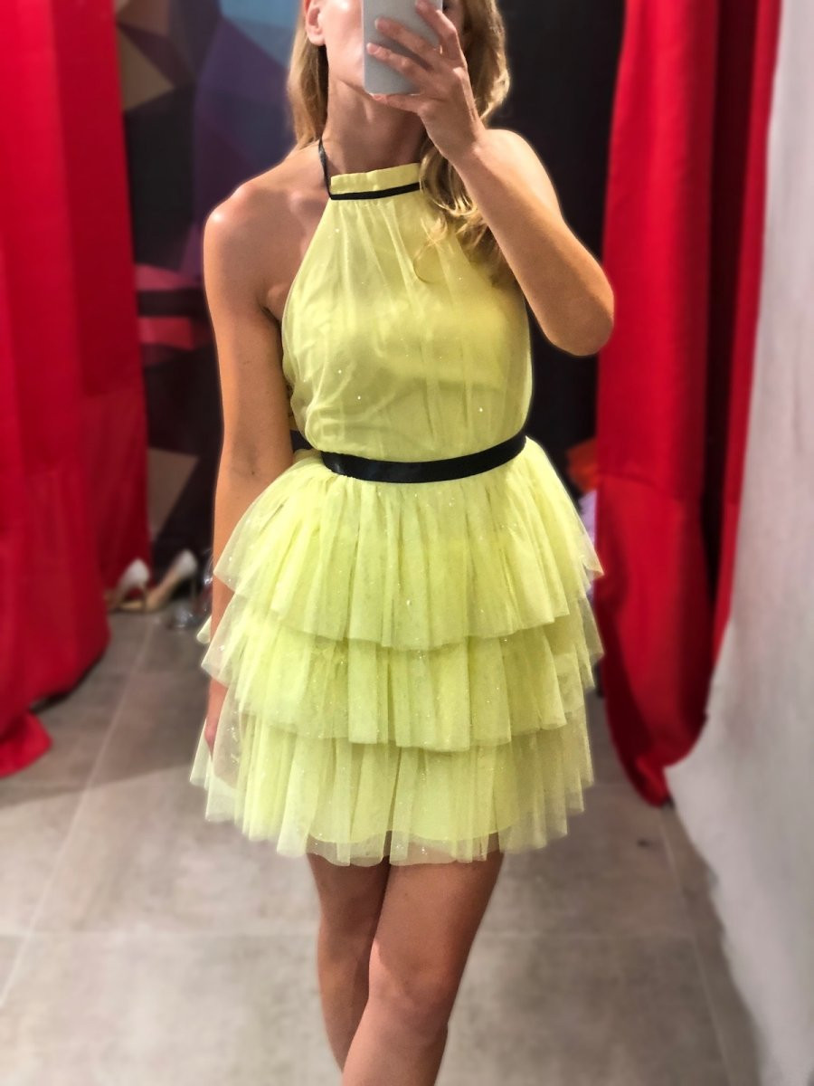 vestiti in tulle giallo