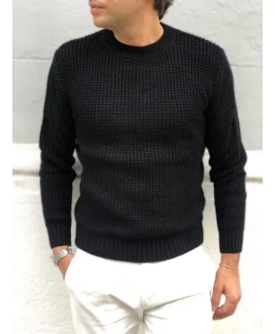 Maglione nero, smacchinato - Girocollo