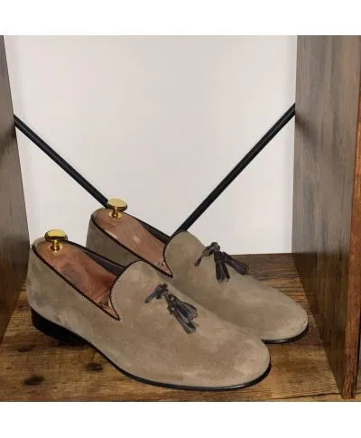 Mocassino uomo beige, con nappine
