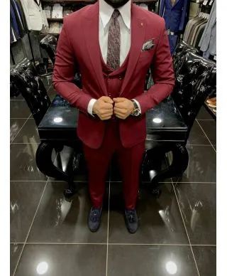 Abito uomo rosso rubino, con gilet