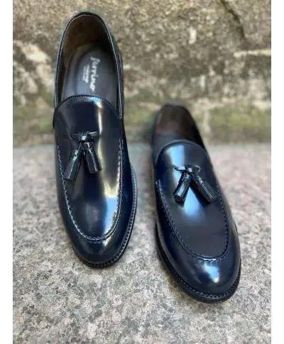 Mocassini uomo, con nappine - blu, vera pelle lucida - Gogolfun.it