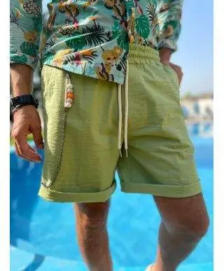 Bermuda uomo, slim - Colore verde acido con laccio