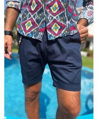 Bermuda uomo, slim - Colore blu con laccio