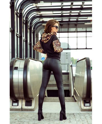  279-2 Bluza kangurka z kapturem - czarna z panterkowymi wstawkami 