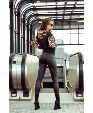  279-2 Bluza kangurka z kapturem - czarna z panterkowymi wstawkami 