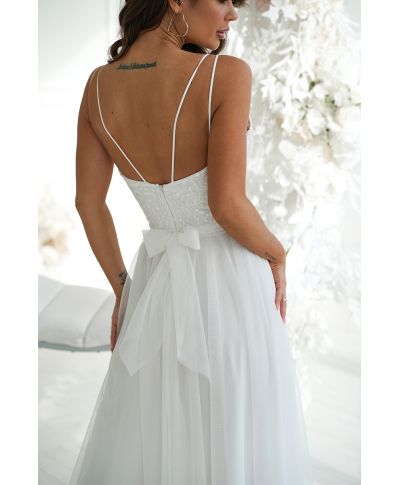 Abito Lungo Bianco - Gonna in Tulle - Spalline Sottili – Corpetto Ricamato e Schiena Scoperta - Nefeli - gogolfun.it