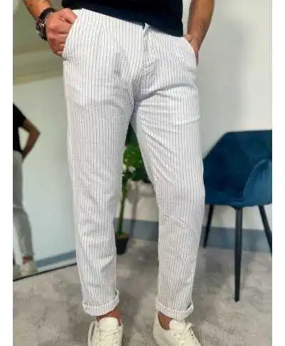 Pantaloni bianchi uomo, riga blu