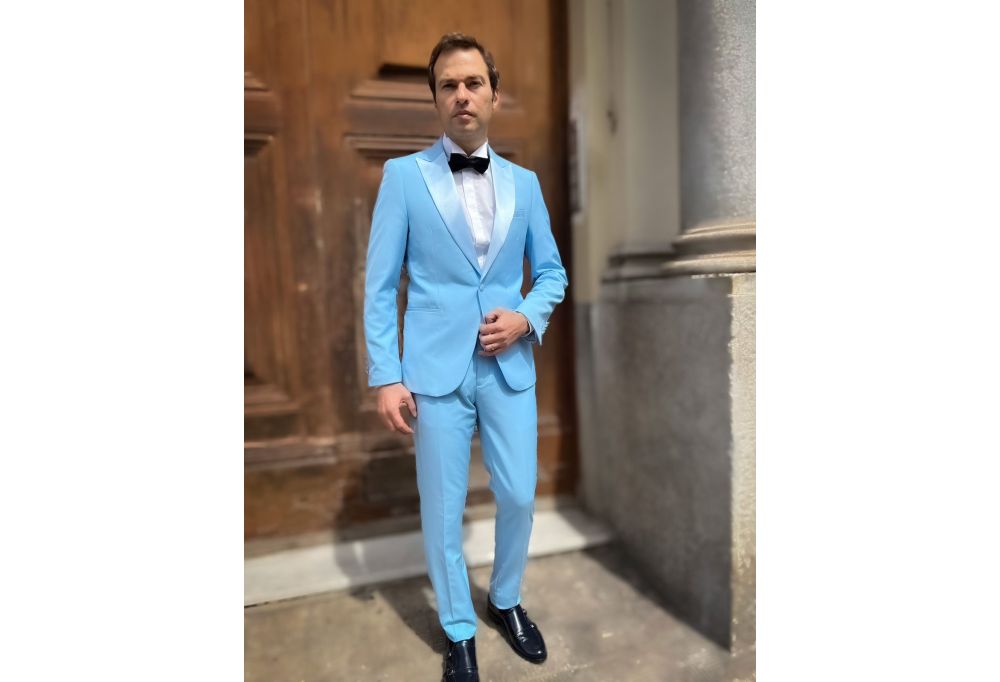 Guida Definitiva: Come Scegliere l'Outfit Perfetto per un Matrimonio di Giorno per Lui e Lei Guida Definitiva: Come Scegliere l'Outfit Perfetto per un Matrimonio di Giorno per Lui e Lei